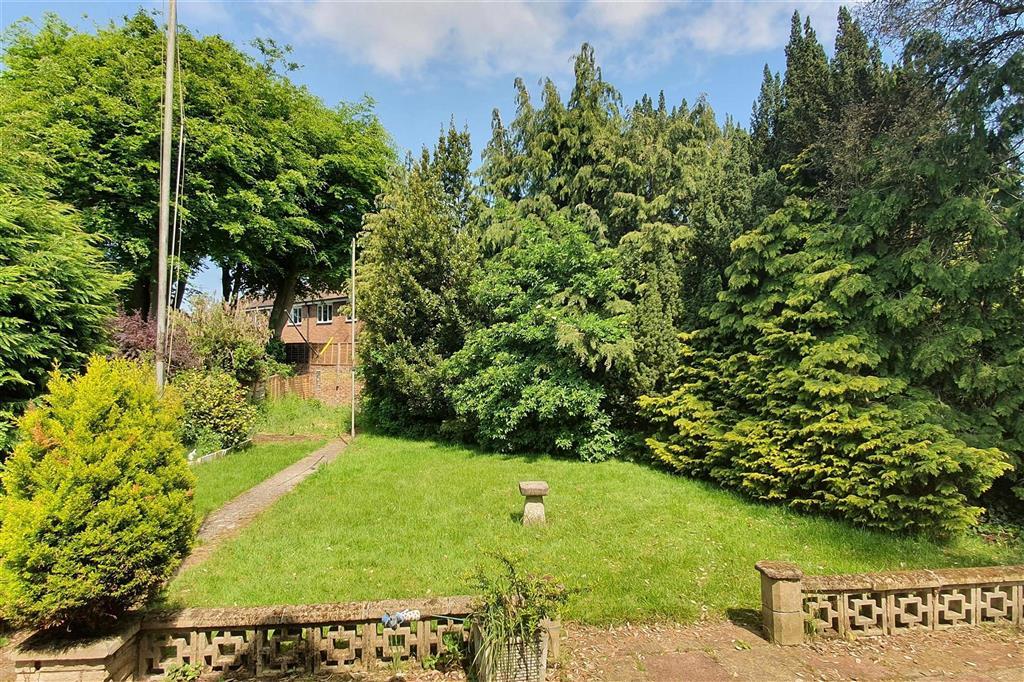 Blacklands Drive, East Malling, West Malling, Kent 2 bed bungalow £