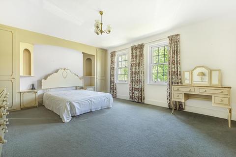 7 Burleigh Park, Cobham, KT11 2DU