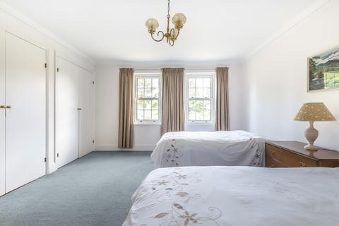 7 Burleigh Park, Cobham, KT11 2DU
