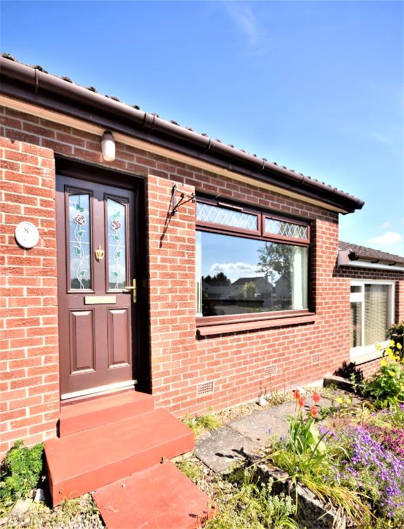 Holly Crescent, Blairgowrie... 2 bed semidetached bungalow £140,000
