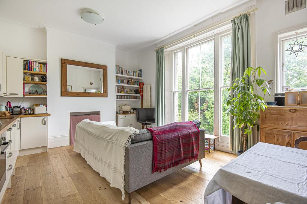 Dulwich Road, Herne Hill 2 bed flat £525,000
