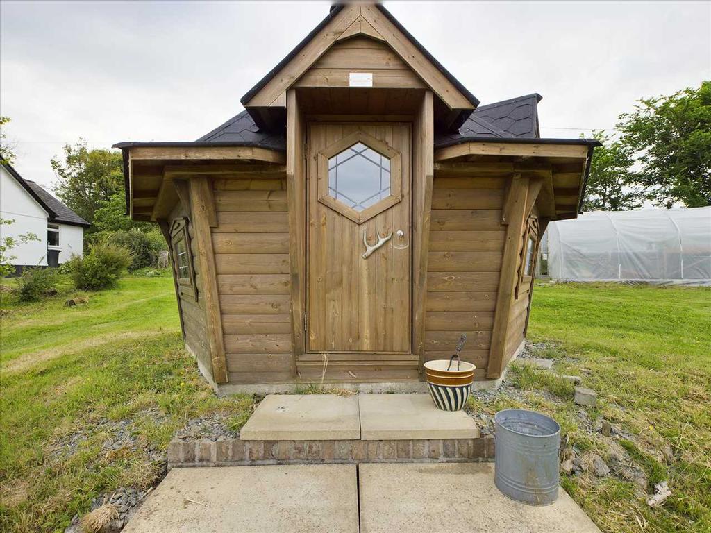 Entertaining Hut