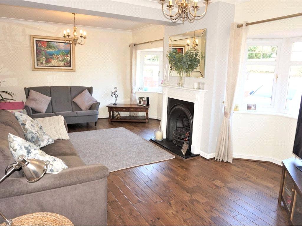 Road, Sedgley, Dudley, DY3 4 bed detached house £1,200 pcm (£