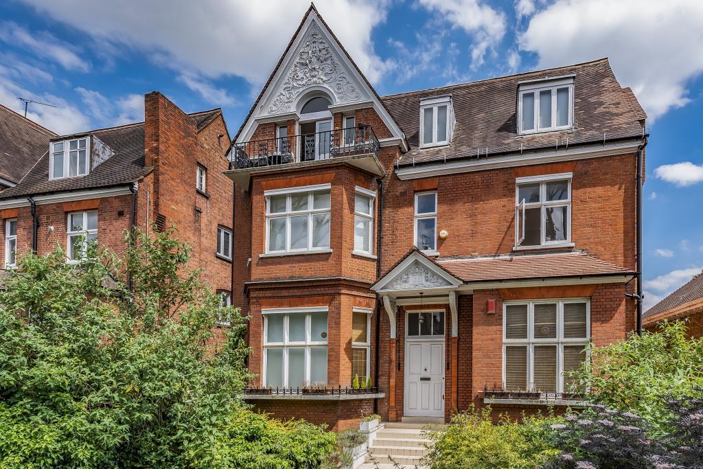 Maresfield Gardens, Hampstead, NW3 3 bed apartment £4,745 pcm (£1,095 pw)