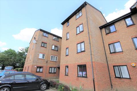 69 Streamside Close, Edmonton, London, N9 9XB