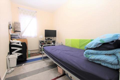 69 Streamside Close, Edmonton, London, N9 9XB