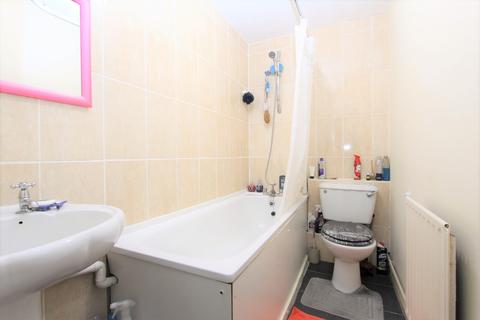 69 Streamside Close, Edmonton, London, N9 9XB