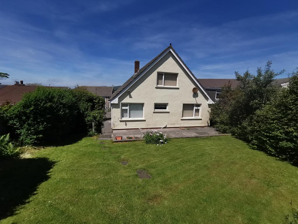 VICTORIA ROAD, KENFIG HILL, BRIDGEND CF33 4 bed detached bungalow for