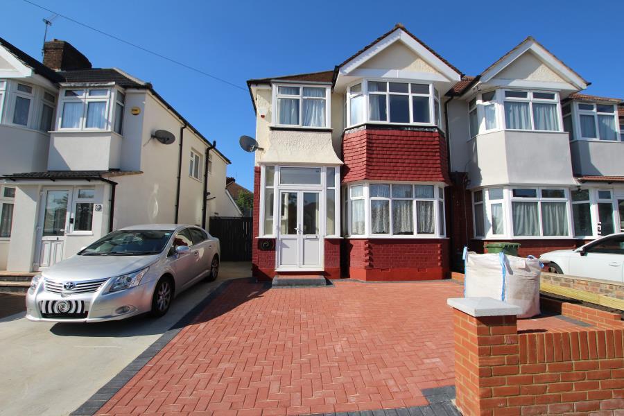 Portland Crescent, Stanmore, Middlesex HA7 1LP 4 bed terraced house £