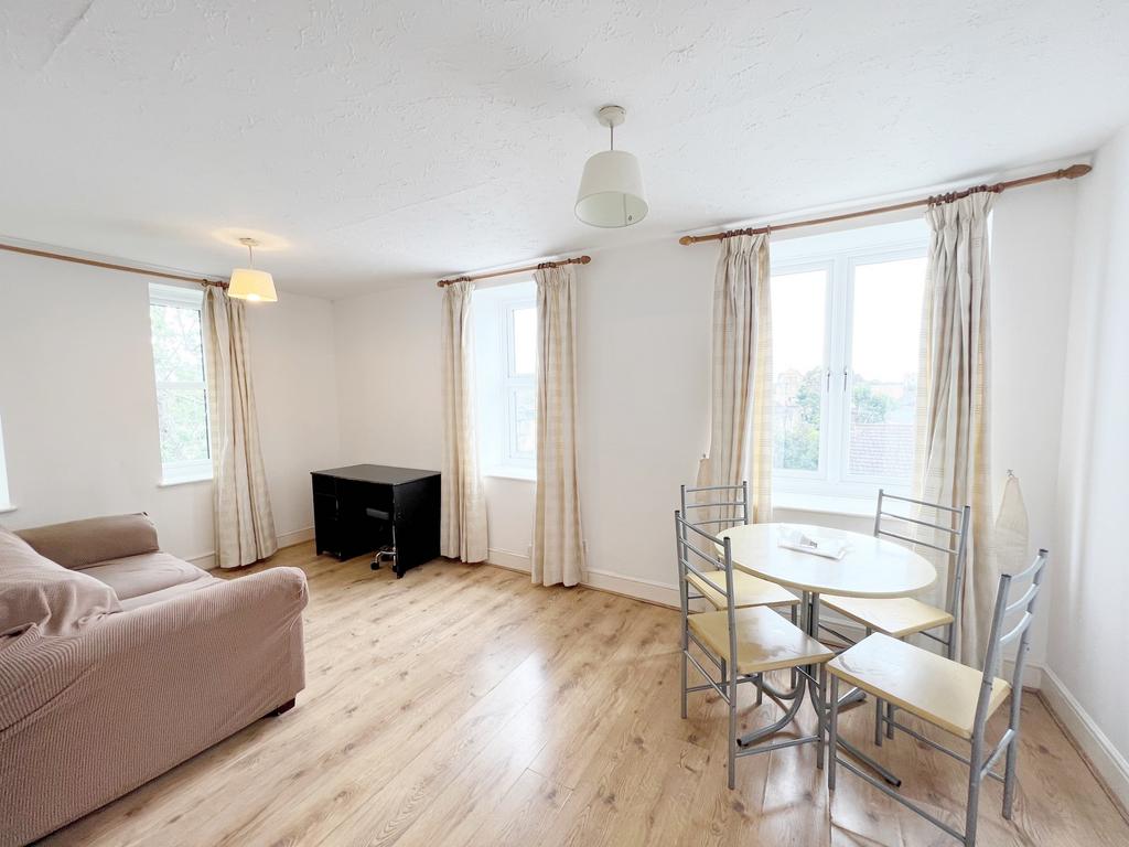 Apartment in New Cross - View 2
