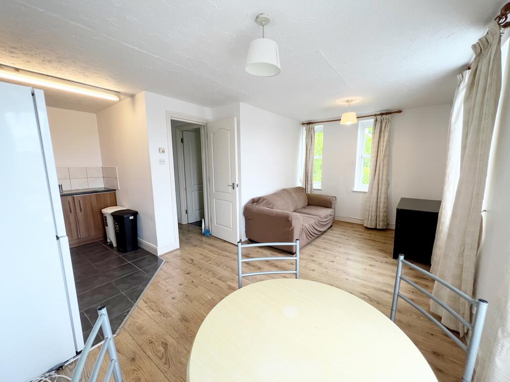 Apartment in New Cross - View 3