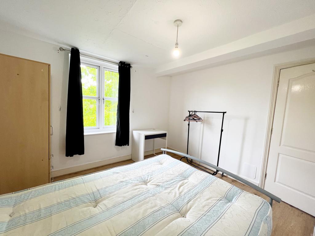 Apartment in New Cross - More