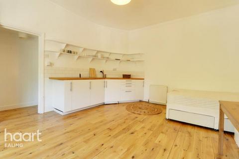 Studio to rent, Eaton Rise, London