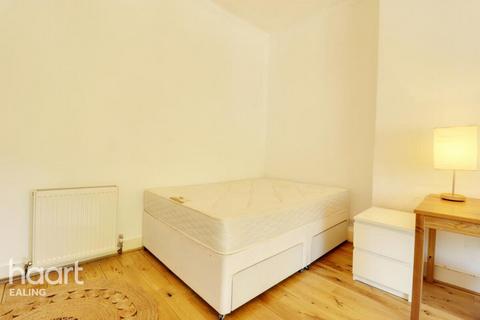Studio to rent, Eaton Rise, London