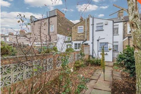 3 bedroom terraced house to rent, Huxley Road, Edmonton