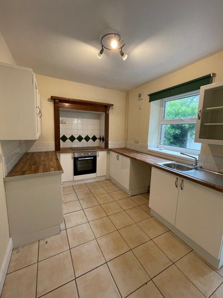 Gate Road, Penygroes 3 bed terraced house £670 pcm (£155 pw)