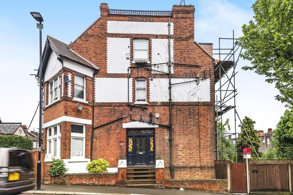 Ambleside Avenue, Streatham 2 bed flat £425,000