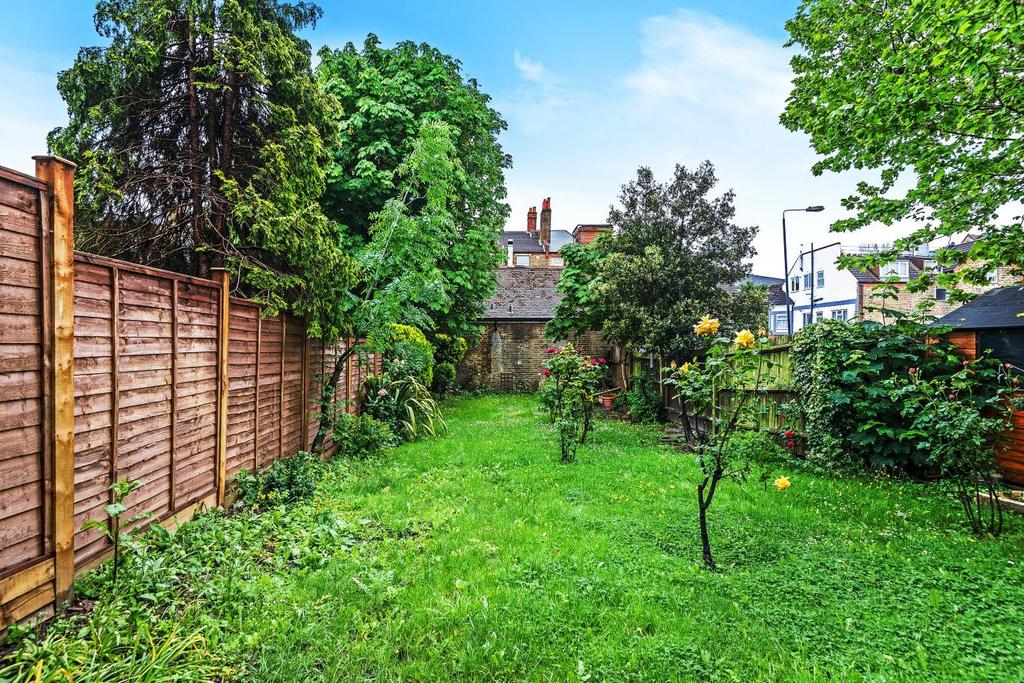 Ambleside Avenue, Streatham 2 bed flat £425,000