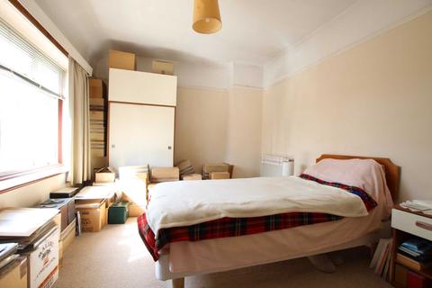 70 Surley Row, Emmer Green, Reading, RG4 8NB