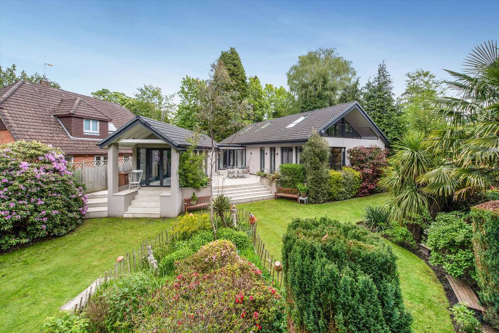 North Lodge Drive, Ascot, Berkshire, SL5 4 bed detached house £4,500