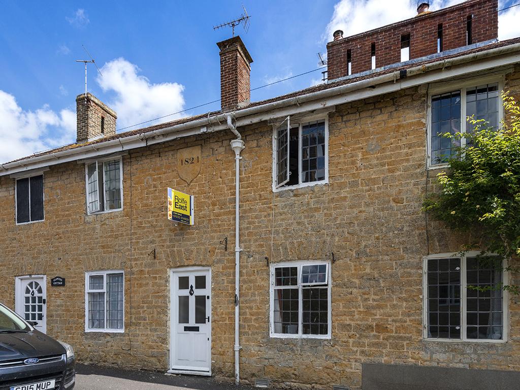 South Street, Milborne Port, Somerset, DT9 3 bed terraced house £259,500