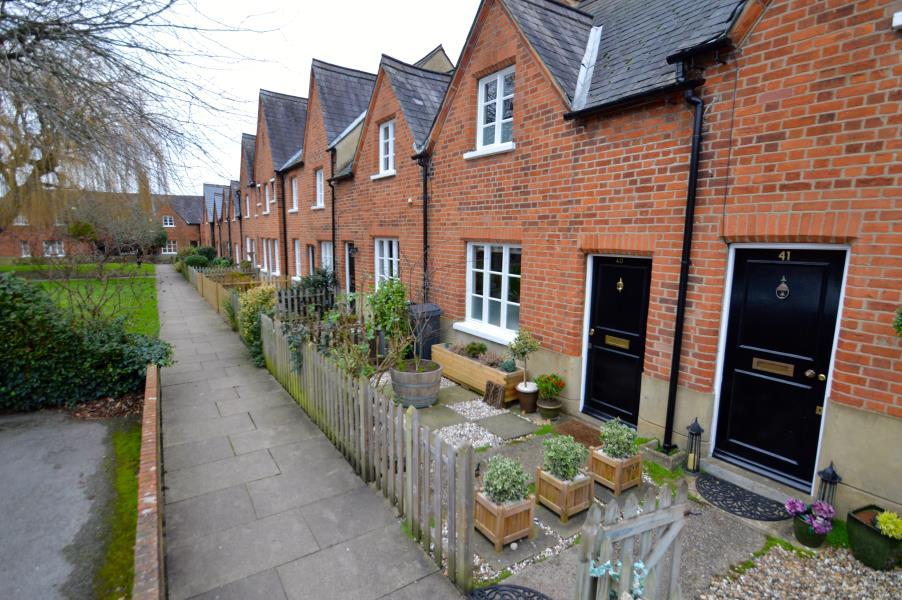 Prince Consort Cottages, Windsor 2 bed terraced house for sale £340,000