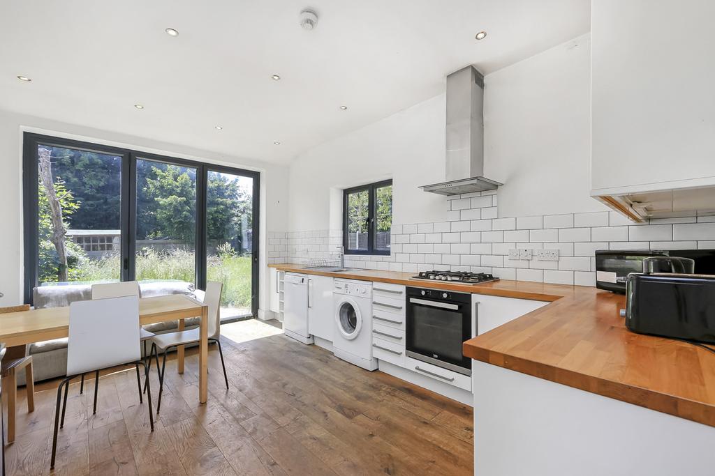 Dowanhill Road, Catford, SE6 4 bed terraced house £2,499 pcm (£577 pw)