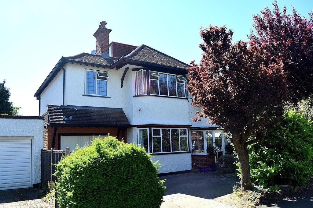 Garrick Close, WaltonOnThames, KT12 5 bed detached house £1,300,000