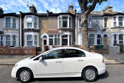 152 Third Avenue, London, E12 6DT