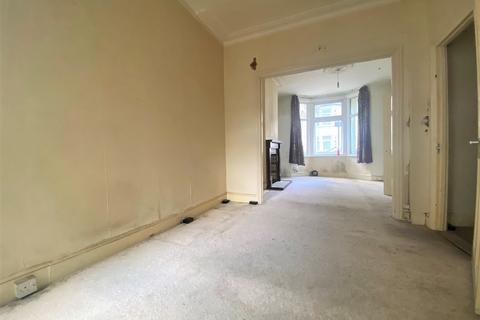 152 Third Avenue, London, E12 6DT