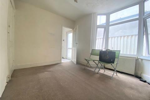 152 Third Avenue, London, E12 6DT