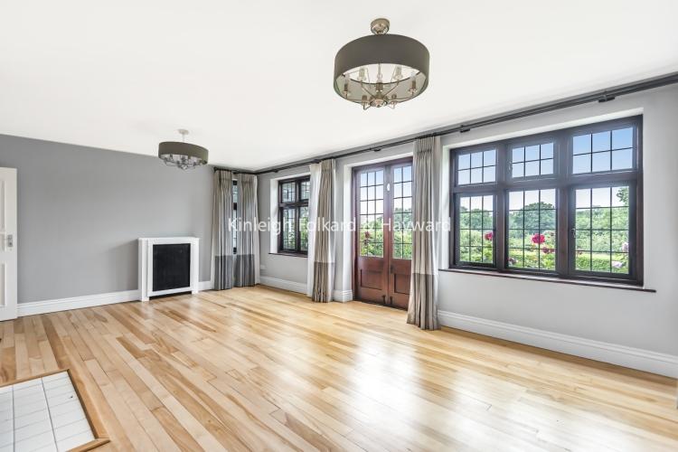 Leas Green Chislehurst BR7 5 bed house £5,500 pcm (£1,269 pw)