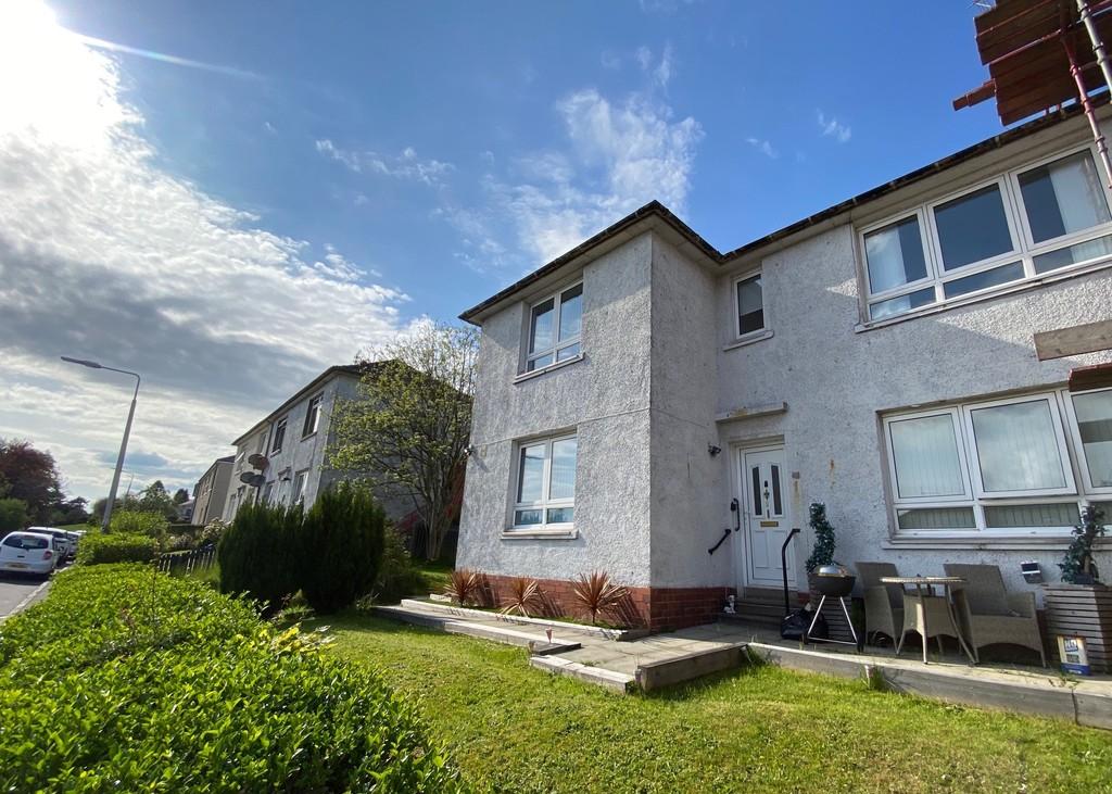 Rowan Drive, Parkhall, Clydebank G81 3LY 2 bed flat £600 pcm (£138 pw)