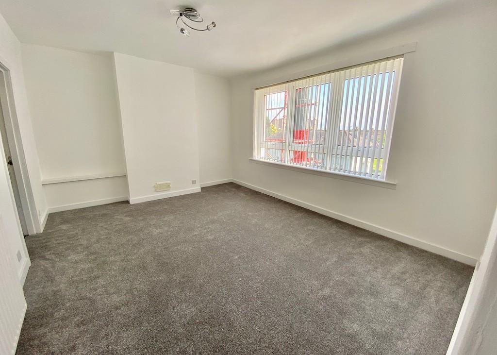 Rowan Drive, Parkhall, Clydebank G81 3LY 2 bed flat £600 pcm (£138 pw)
