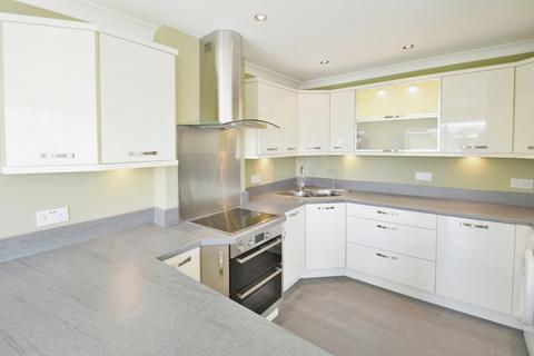 3 bedroom apartment to rent, Addlestone