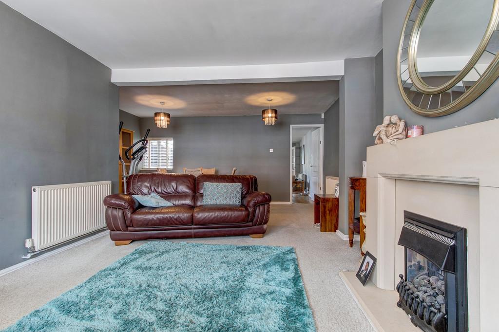 Evesham Road, Crabbs Cross, Redditch B97 5JA 3 bed terraced house £