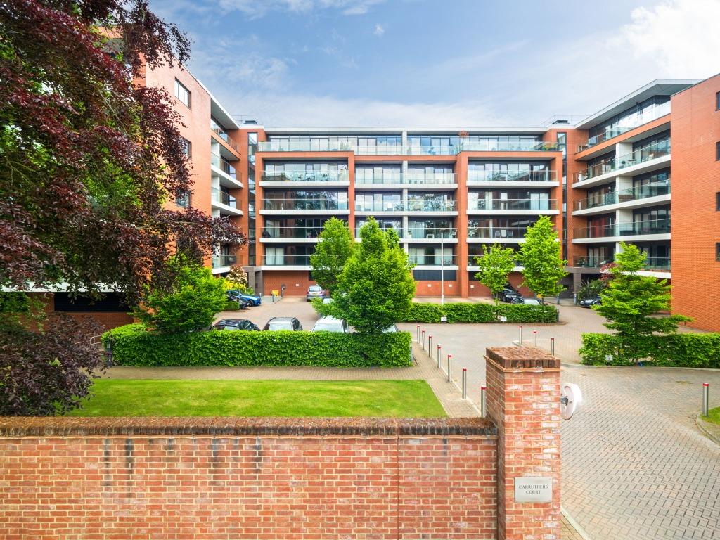 Racecourse Road, Newbury, RG14 2 bed flat £270,000