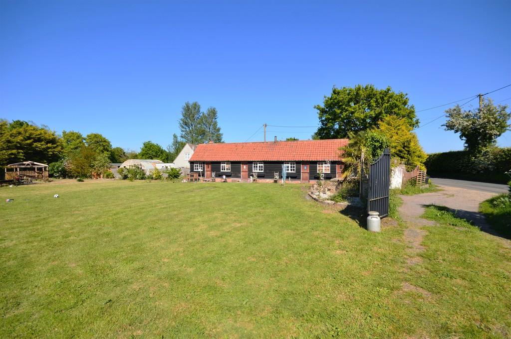 Harwich Road, Wix, Manningtree, CO11 2SA 2 bed detached bungalow £250,000