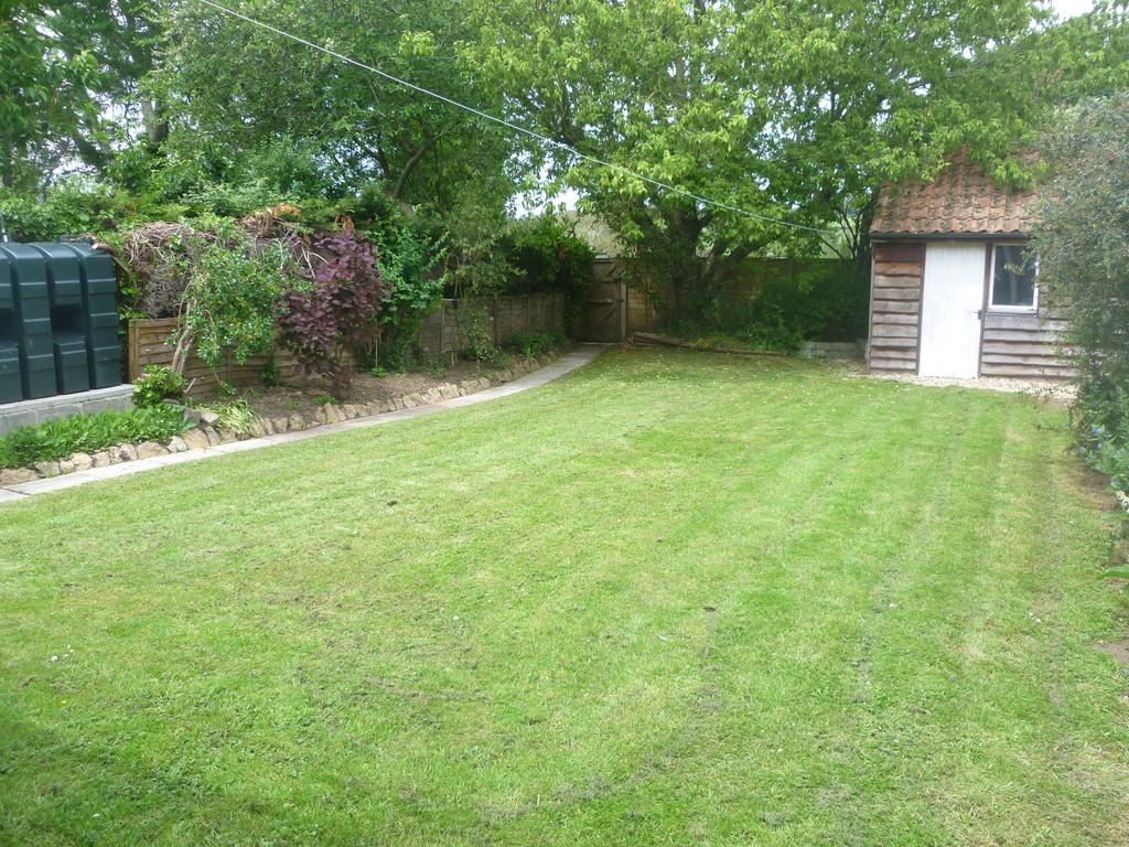 The Glebe, Queen Camel 4 bed detached house £1,250 pcm (£288 pw)