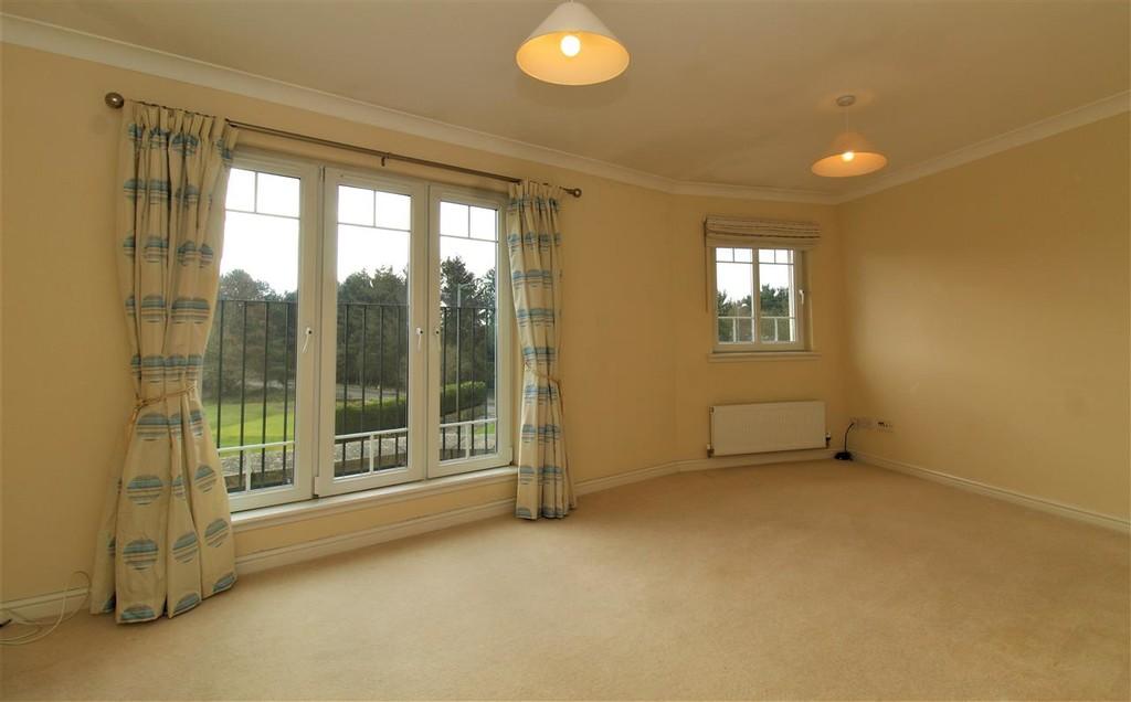 McCormack Place, Flat 6,Kinnaird Village,Larbert 3 bed flat £725 pcm