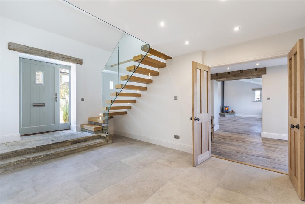 East Chevin Road, Otley, LS21 4 bed semidetached house £2,250 pcm (£