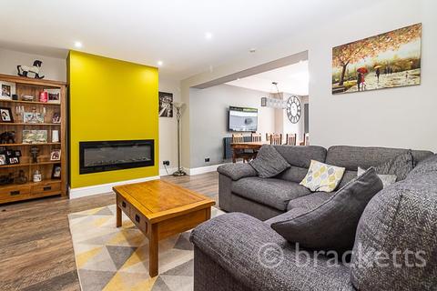 4 Down Avenue, Lamberhurst, Tunbridge Wells, TN3 8HR