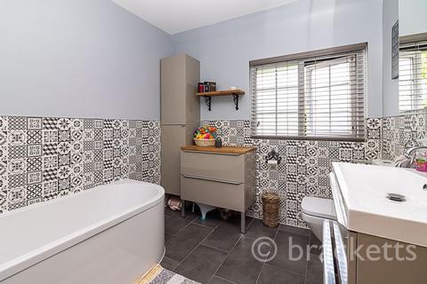 4 Down Avenue, Lamberhurst, Tunbridge Wells, TN3 8HR