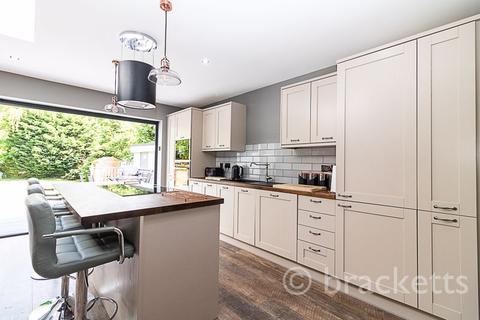 4 Down Avenue, Lamberhurst, Tunbridge Wells, TN3 8HR