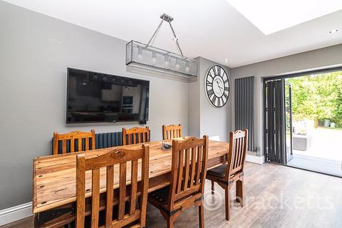 4 Down Avenue, Lamberhurst, Tunbridge Wells, TN3 8HR