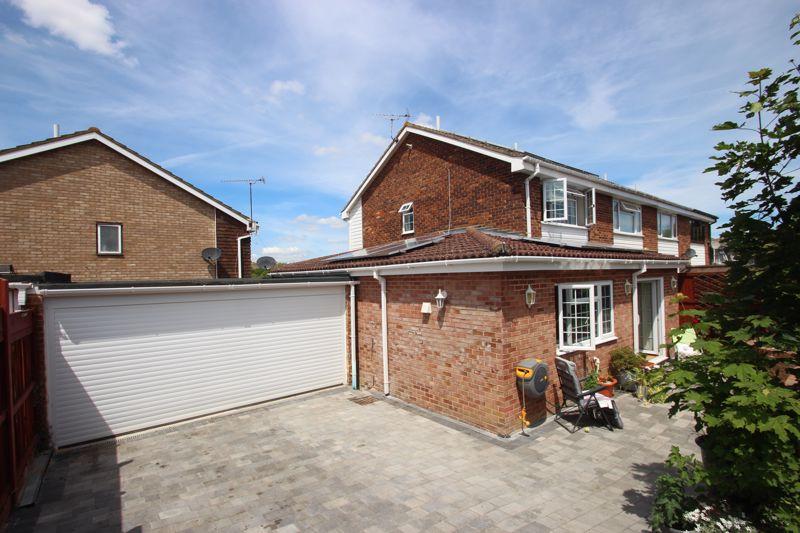 Nightingale Close, Rainham, Gillingham 3 bed semidetached house £325,000