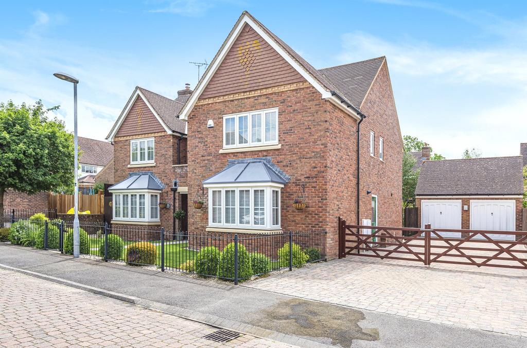 Cosford Close, Alexandra Park, Wroughton, Wiltshire, SN4 5 bed detached
