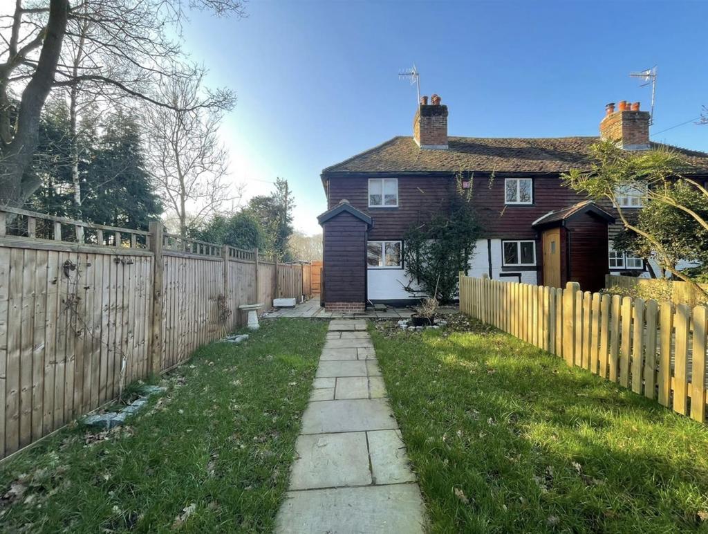 London Road, Hildenborough, Kent 2 bed house £1,495 pcm (£345 pw)