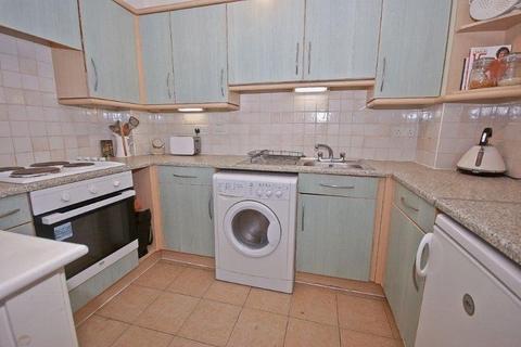 1 bedroom apartment to rent, Commercial Road, E1