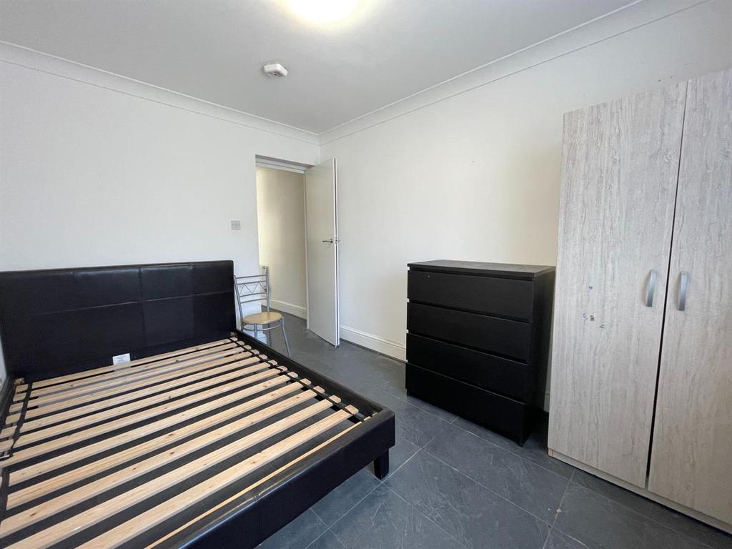 Black Boy Lane, London N15 Studio £1,000 pcm (£231 pw)